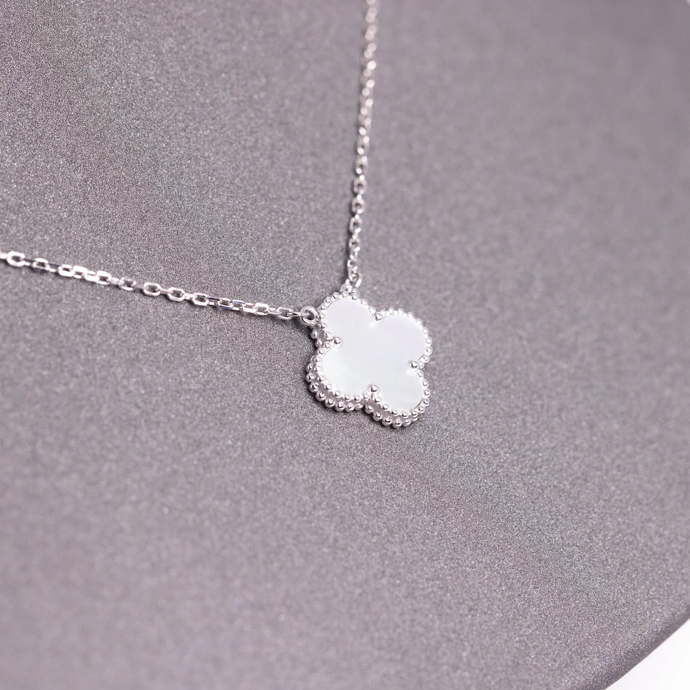 Van Cleef & Arpels Vintage Alhambra Pendant Mother-Of-Pearl 18K White Gold - Image 3