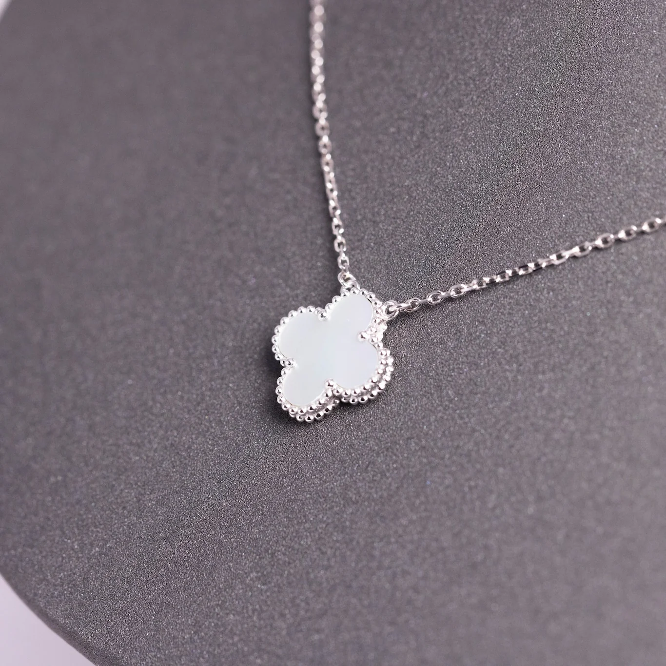 Van Cleef & Arpels Vintage Alhambra Pendant Mother-Of-Pearl 18K White Gold - Image 4